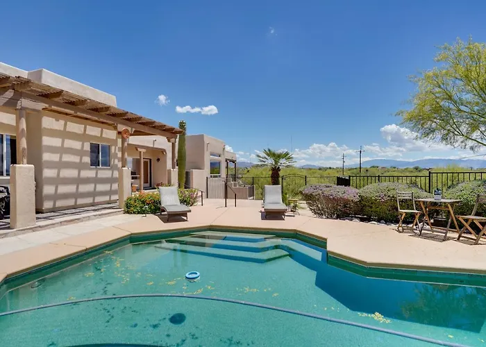 Updated W/ Panoramic Mtn Views & Pool! Holiday home *