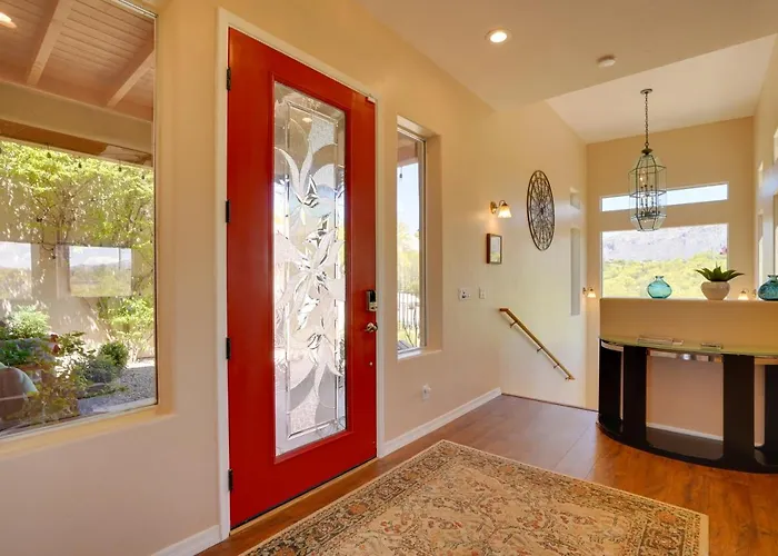 Updated W/ Panoramic Mtn Views & Pool! * Tucson