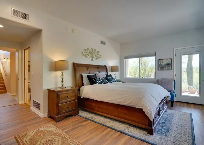 Updated W/ Panoramic Mtn Views & Pool! Holiday home Tucson