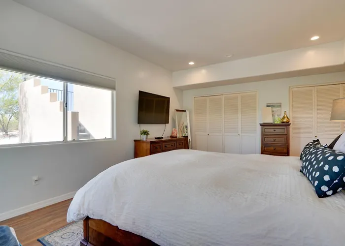 Updated W/ Panoramic Mtn Views & Pool! Tucson