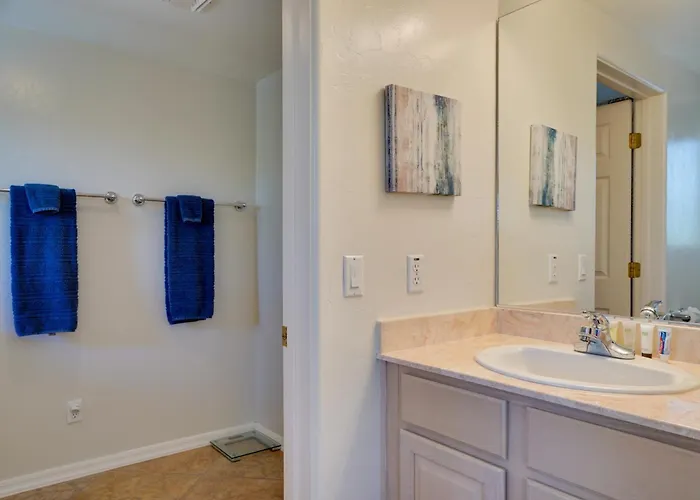 Holiday home Updated W/ Panoramic Mtn Views & Pool! *