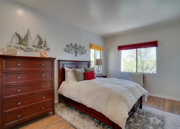 Holiday home Updated W/ Panoramic Mtn Views & Pool!