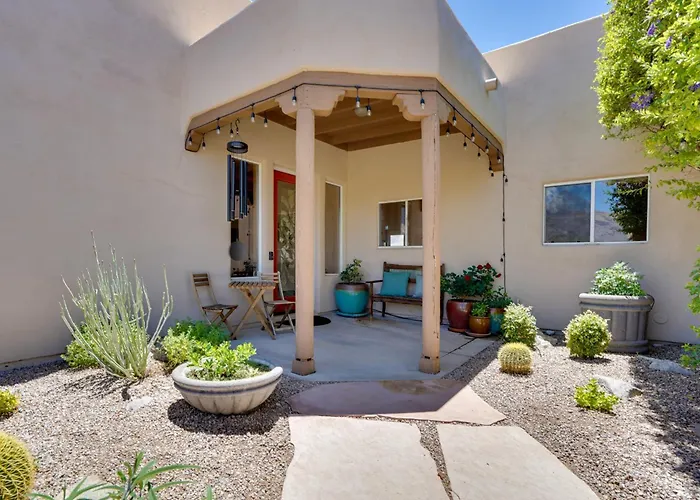 Holiday home Updated W/ Panoramic Mtn Views & Pool! Tucson