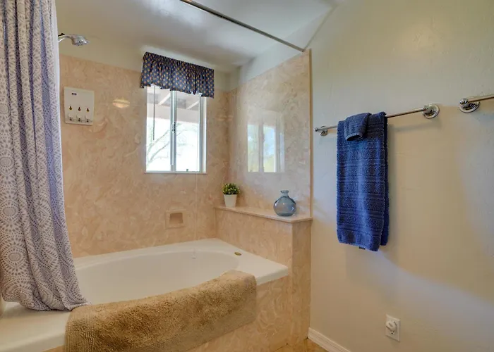 Updated W/ Panoramic Mtn Views & Pool! * Tucson