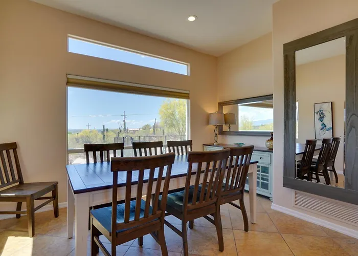 Holiday home Updated W/ Panoramic Mtn Views & Pool! Tucson