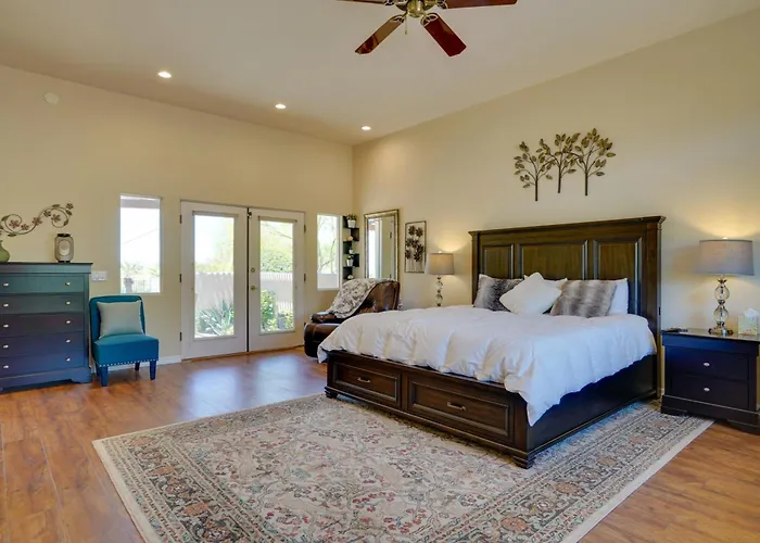 Updated W/ Panoramic Mtn Views & Pool! Tucson