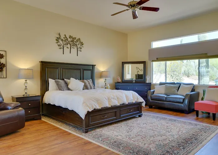 Updated W/ Panoramic Mtn Views & Pool! Holiday home *