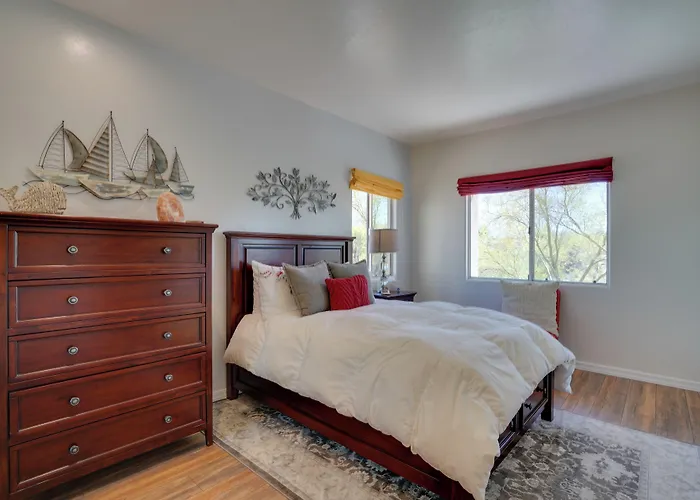 Updated W/ Panoramic Mtn Views & Pool! * Tucson