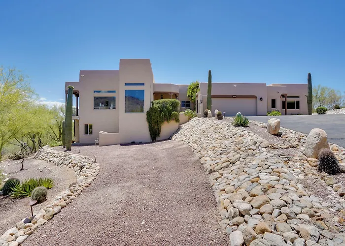 Updated W/ Panoramic Mtn Views & Pool! Holiday home Tucson