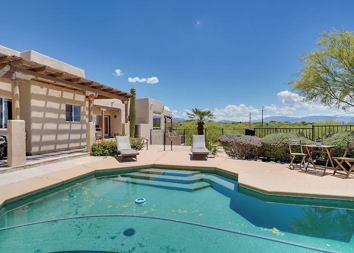Holiday home Updated W/ Panoramic Mtn Views & Pool! Tucson