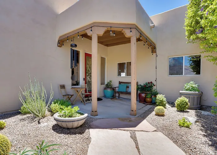 Holiday home Updated W/ Panoramic Mtn Views & Pool! Tucson