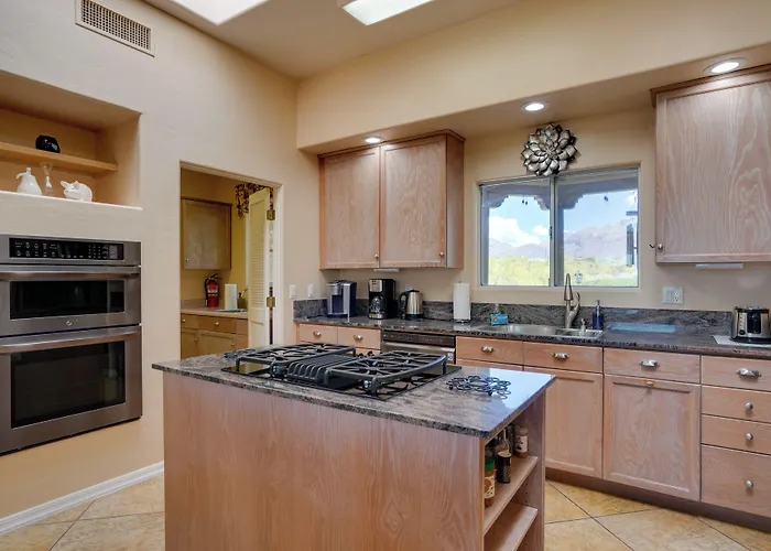 Holiday home Updated W/ Panoramic Mtn Views & Pool! *